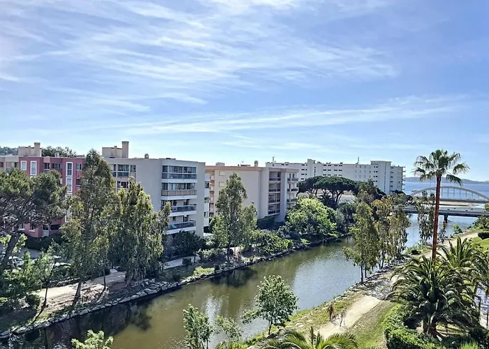 Apartment Superbe 70m2 Avec Terrasses, Proche De La Sainte-Maxime